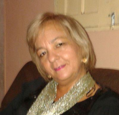 sou corretora de imóveis, mãe e avó. Sou Católica, e respeito todas as religiões, tenho muitos amigos, gosto muito de conversar.