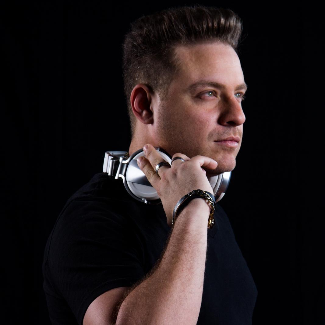 faridqasendj's profile picture. DJ Producer /Isla de Margarita
Since 1994
Open Format/ World-Music
Crossover&Electronic

☎Info-BooKing:
+58)4248666222
djfaridqasen@hotmail.com
Ig:@djfaridqasen