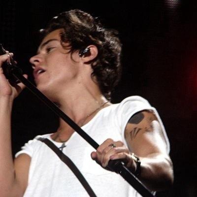 free follow! follow @prettyafharry (bc she gave you a free follow) and just ask for a followback there. tysm and ily :*