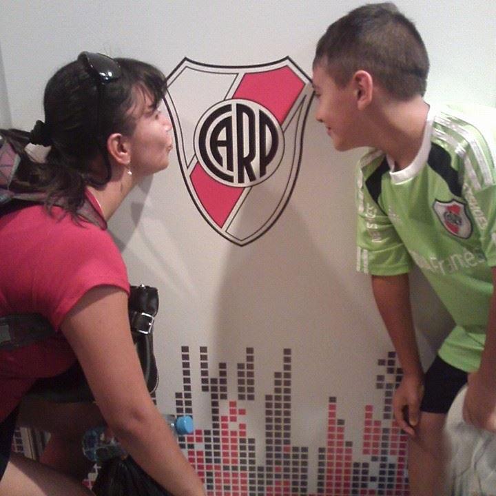 RIVER Y NADA MÁS...TENER UNA BANDA ROJA QUE NOS CRUZA EL ALMA...!!!
TODO LO DEMÁS ES COTILLÓN..!!!!!