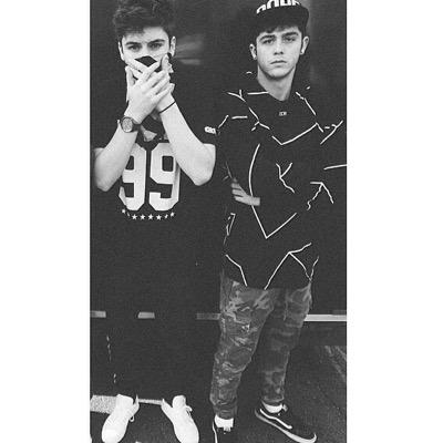 i just gave you a free follow :) please follow my main: @wilkismadaddy or I unfollow ❤️ ask for a follow back if you want xx