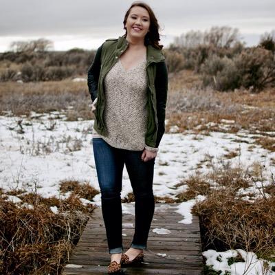 Emily Mae New Beauty Youtuber Email: emilymaebeauty@gmail.com Insta: emilymaebeauty 
Help start my channel with me ☀️