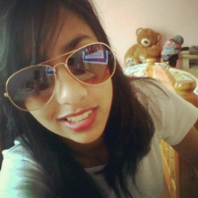 Romantic dates♥ running* chocolate♥! Parties* Acoustic guitar♥☺ Ed sheeran☺ vampire dairies♥.Follow me! I follow back☺