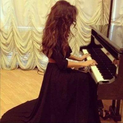 ﻻن بلد كثر فيه العاطلين تفرغ الجميع للحب * اي حب حب الحرب * علي رشم اعمق االاحزان والجراح