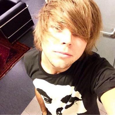free follow from @fluroscentluke bc you're rad af  pls follow her