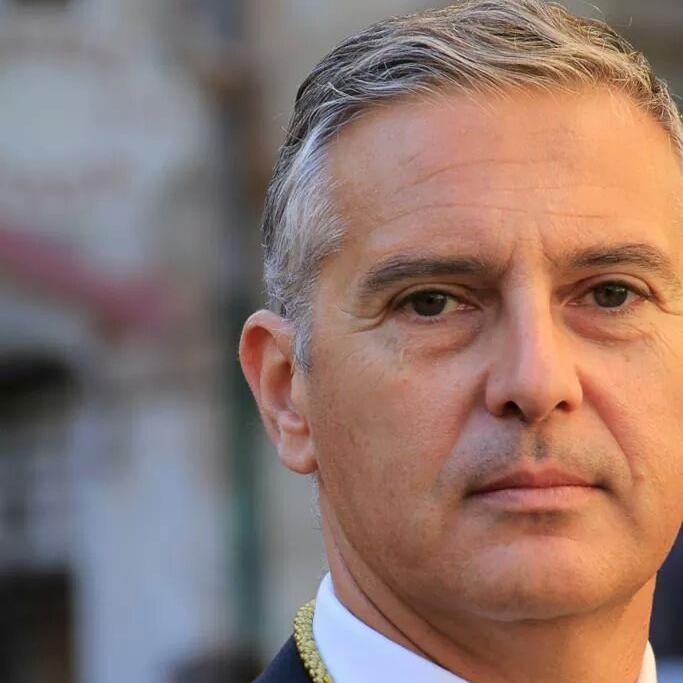 Alicantino, comunicador, deportista, amante de la cultura y el pensamiento. Semana Santa todo el año