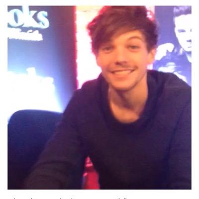 [You know that, he's the reason, you know that he's the everything.]