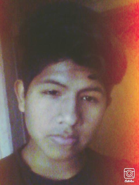 YO SOI=
SOLITARIO 
LIBRE 
PACIFISTA 
RUDO 
REBELDE 
CURCI 
CABALLEROSO CON LAS MUJERES 
MUSICA=POP ROK BLUS JASS REGUE 
AÑO DE EDAD=17 AÑOS