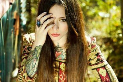 I am who i am, love me or hate me. Owns the towns bookstore. #Taken by my prince @CortIsTwenty. #Pregnant   {RP 21+}