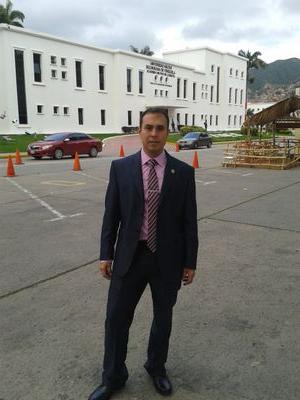 Adiministrador de Empresas. Nacido en Ureña.