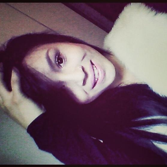 Sou Simplismentee α baaiixinha, doos cabeelos pretos, daa peelemoorenaa e dos olhos negrooos . - Sou todinha do @DaniloMLLer....♥