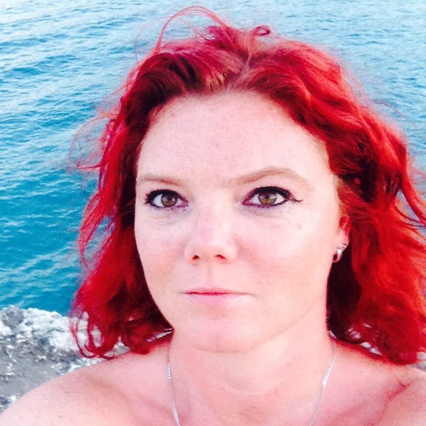 redcat2102's profile picture. Likes beautiful things... oh and shoes!