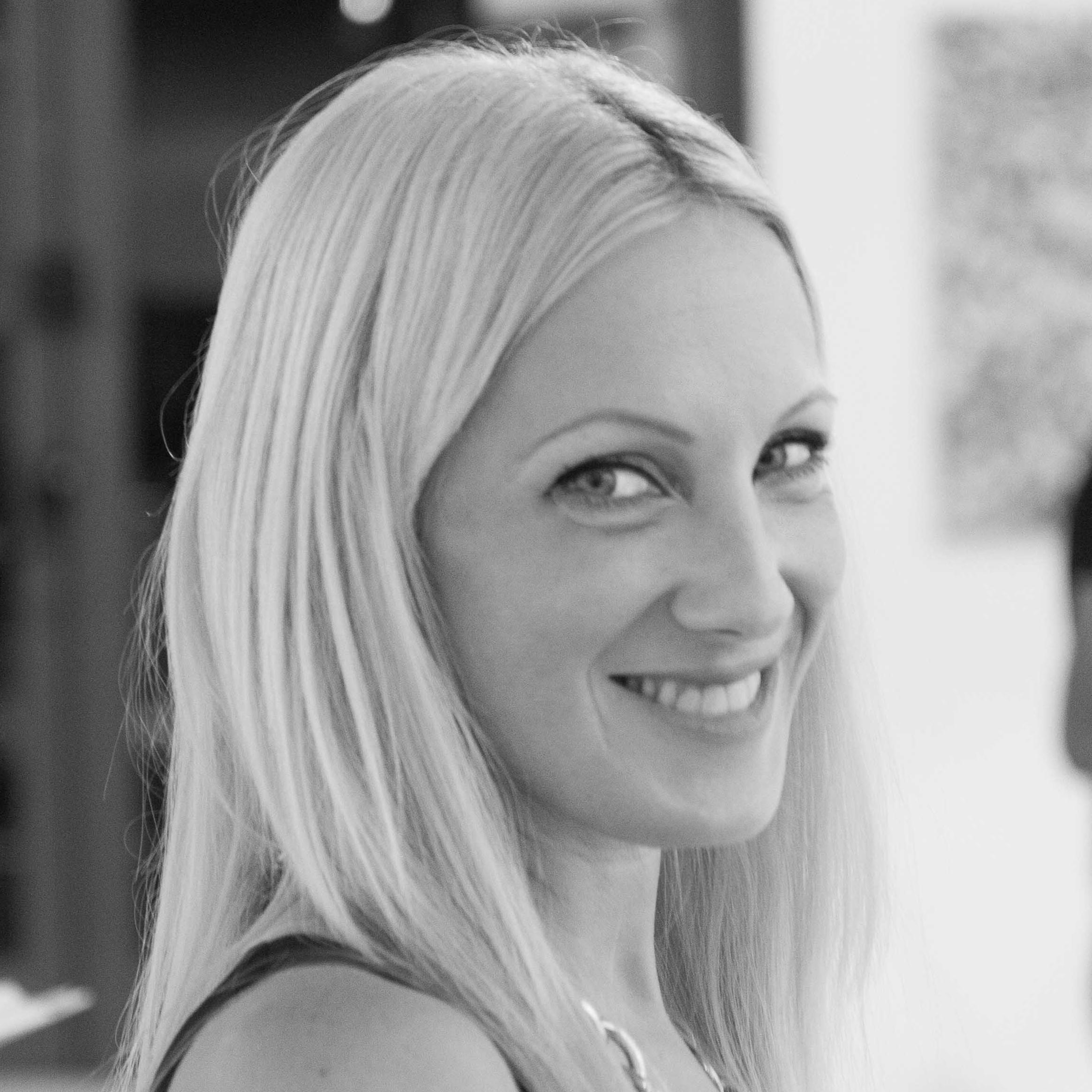 Noemi Safir was born in Uruguay on January 1971. At the age of 2 Safir immigrated with her parents to Israel. Over time and difficulties Safir had to give up he