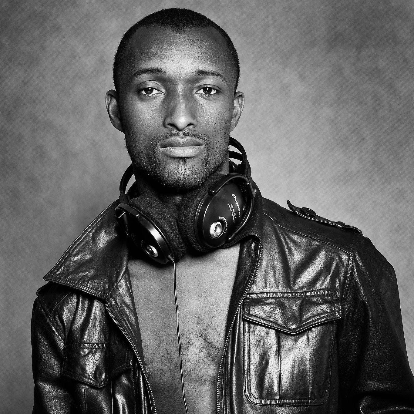 Page Facebook : https://t.co/sOJpMUsU9c Contact : +14389345585 E-mail : djsoulofficiel@gmail.com