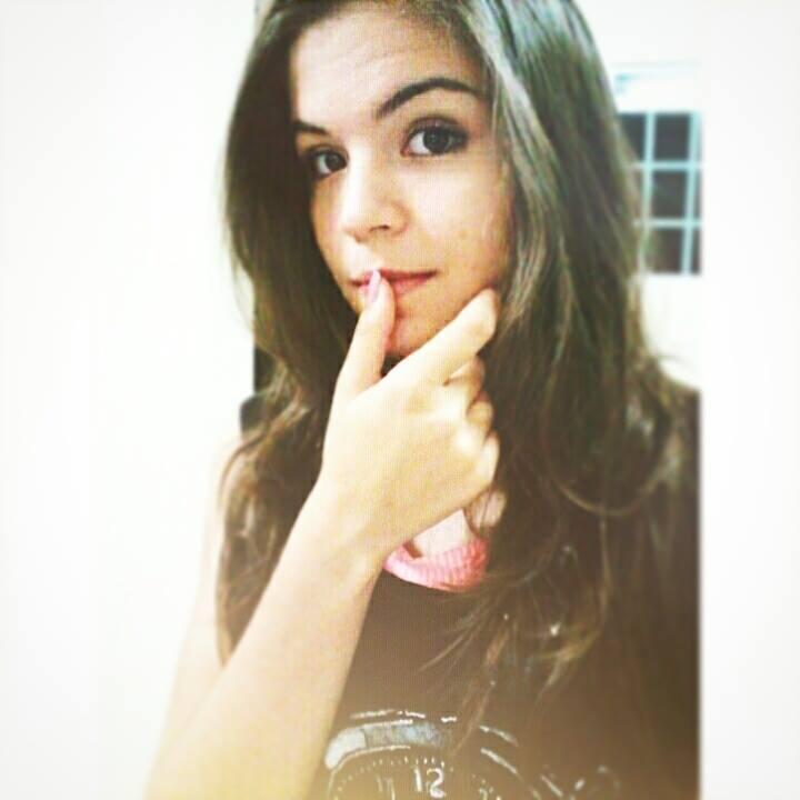 ...Somos feitos de silêncio e sons...        Instagram: @liviakarolyne
