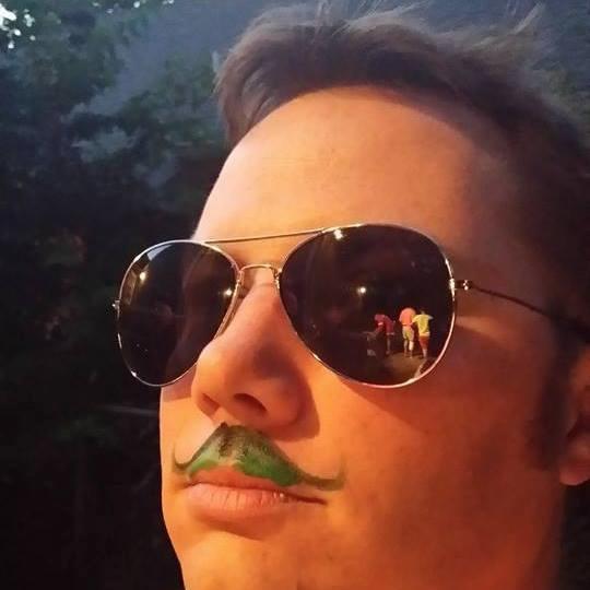 Dad, Husband, Batman (fan), graphic designer, fantasy footballer, beer lover, aspiring ruler of my own destiny. Follow my design stuff: @eightonenoir