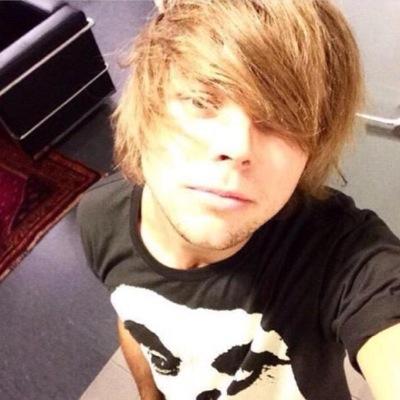follow @5sosupdateww_ for 5sos updates
