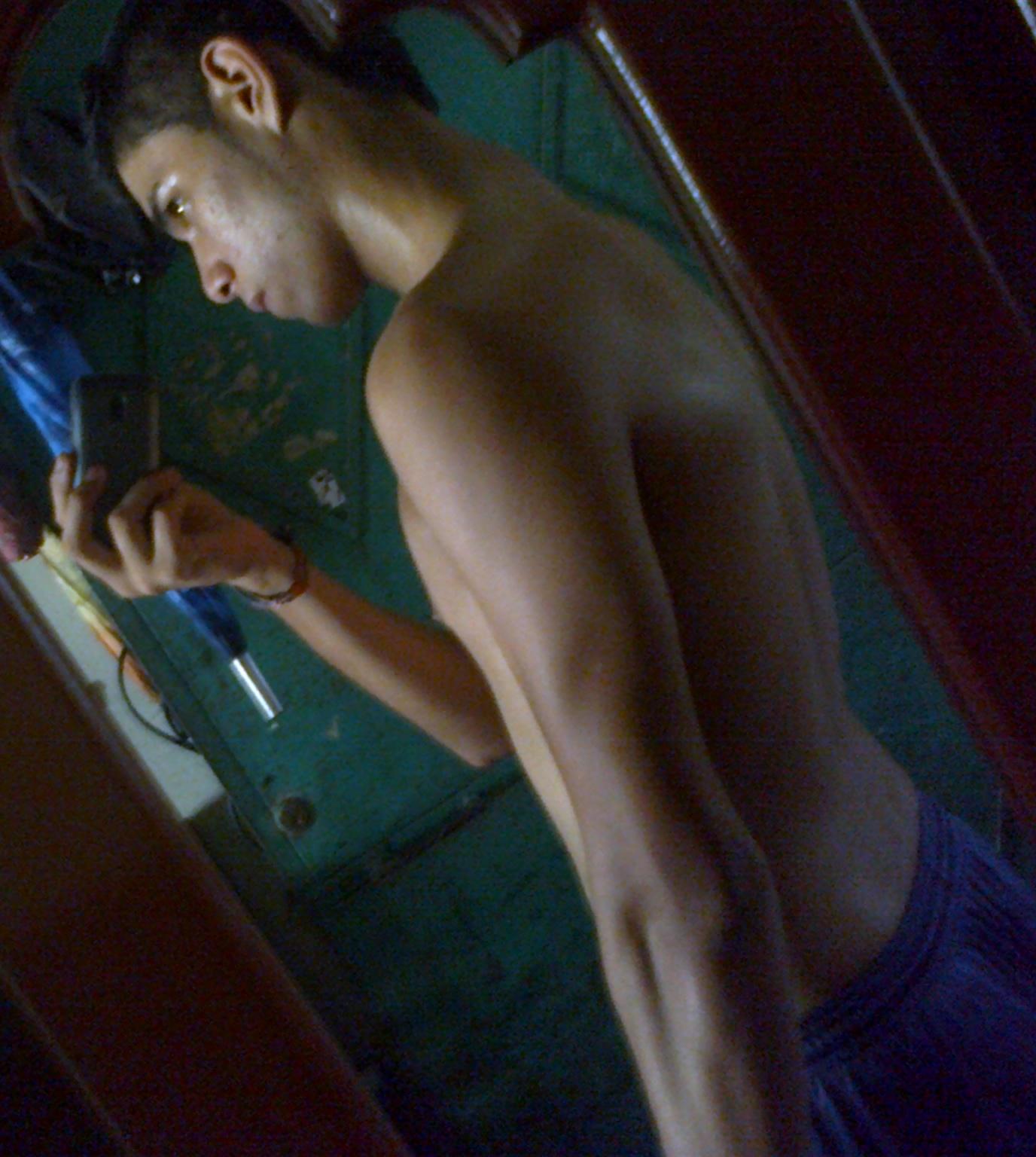 Nací para sonreír, no para ser perfecto @chryxxalex