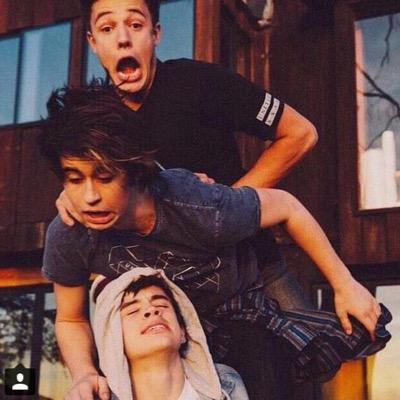 ive just given you a free follow! so FOLLOW @ShelleyxGrier IF YOU LOVE @unionjworld AND THE OLD MAGCON. @nashgrier  thanks x
