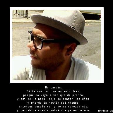 Escritor, poeta, cuenta cuentos y amante de las letras que guardas bajo el sofa...