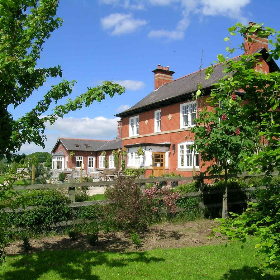 Glasfryn is a busy pub that draws from far and wide. You'll find all those things that make a country pub special: open fires, wooden floors, good old furni