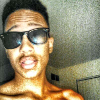 Detroit Rapper with an ambition Fmoi:@Drickly
Kik:Ask?
 Just an Average Person Livin that Life