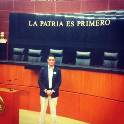 ABOGADO. AMANTE DE LA POLÍTICA , FISIOCRATA. Y ORGULLOSO MEXICANO, JOVEN POLITICO.