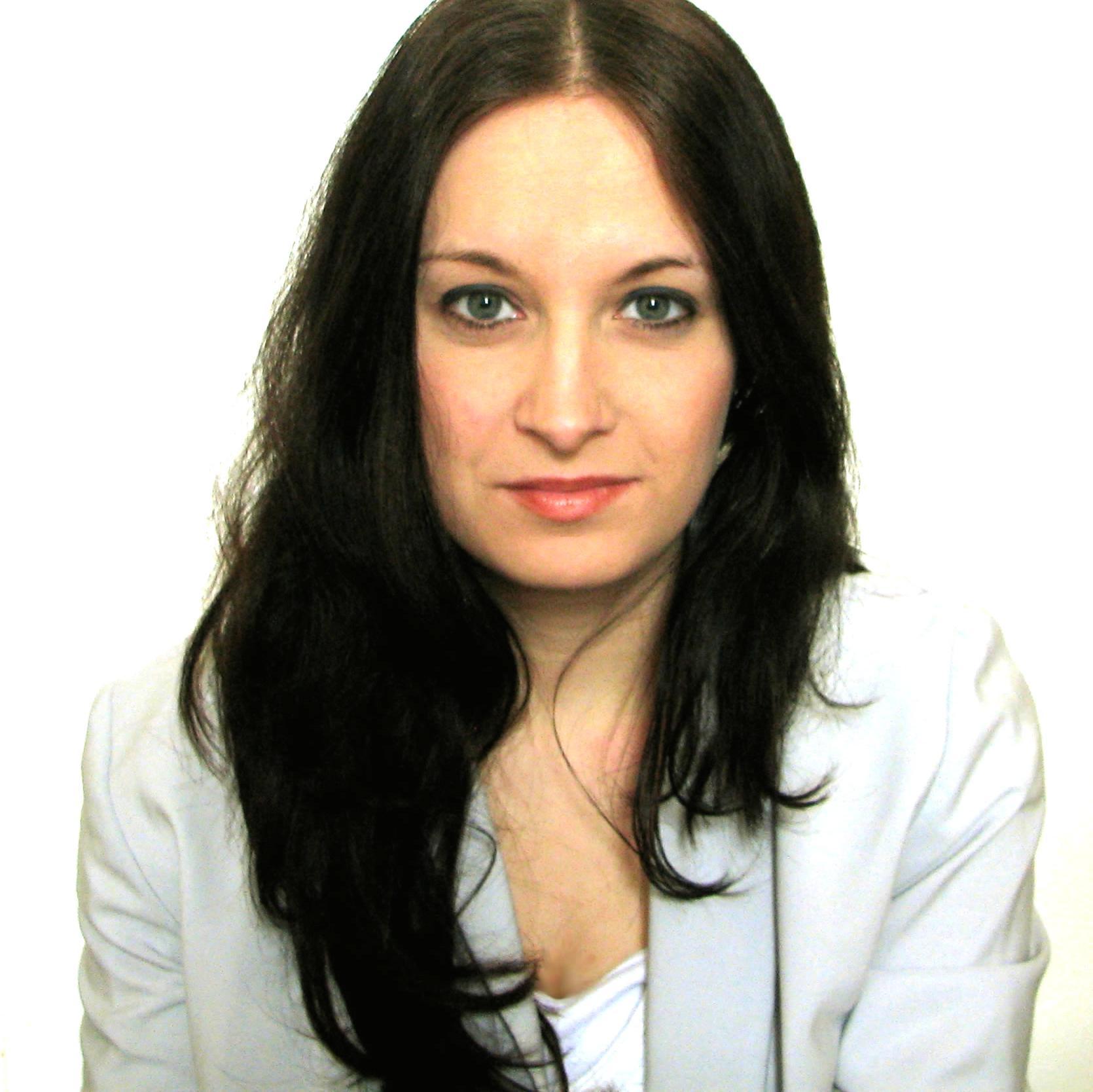Owner of CarryScope App, Drag & Drop App Evangelist, Cat Lover, Traveling Fanatic :-)