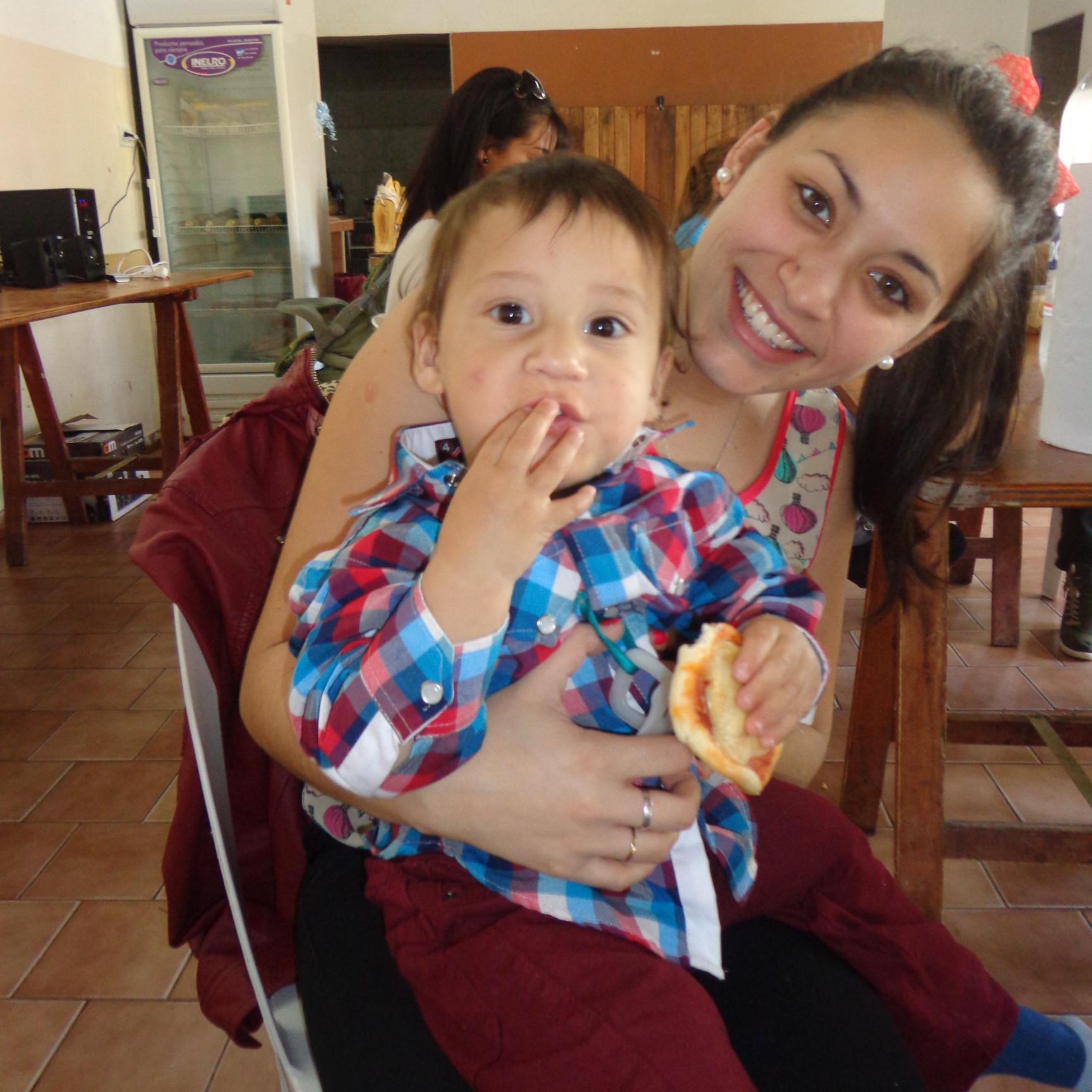 Siempre hay una solución para cada problema, una sonrisa para cada lagrima, y un abrazo para cada tristeza(8♥
