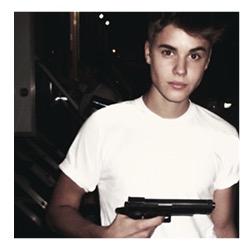 follow @kidrauhlfvck and she will follow you back