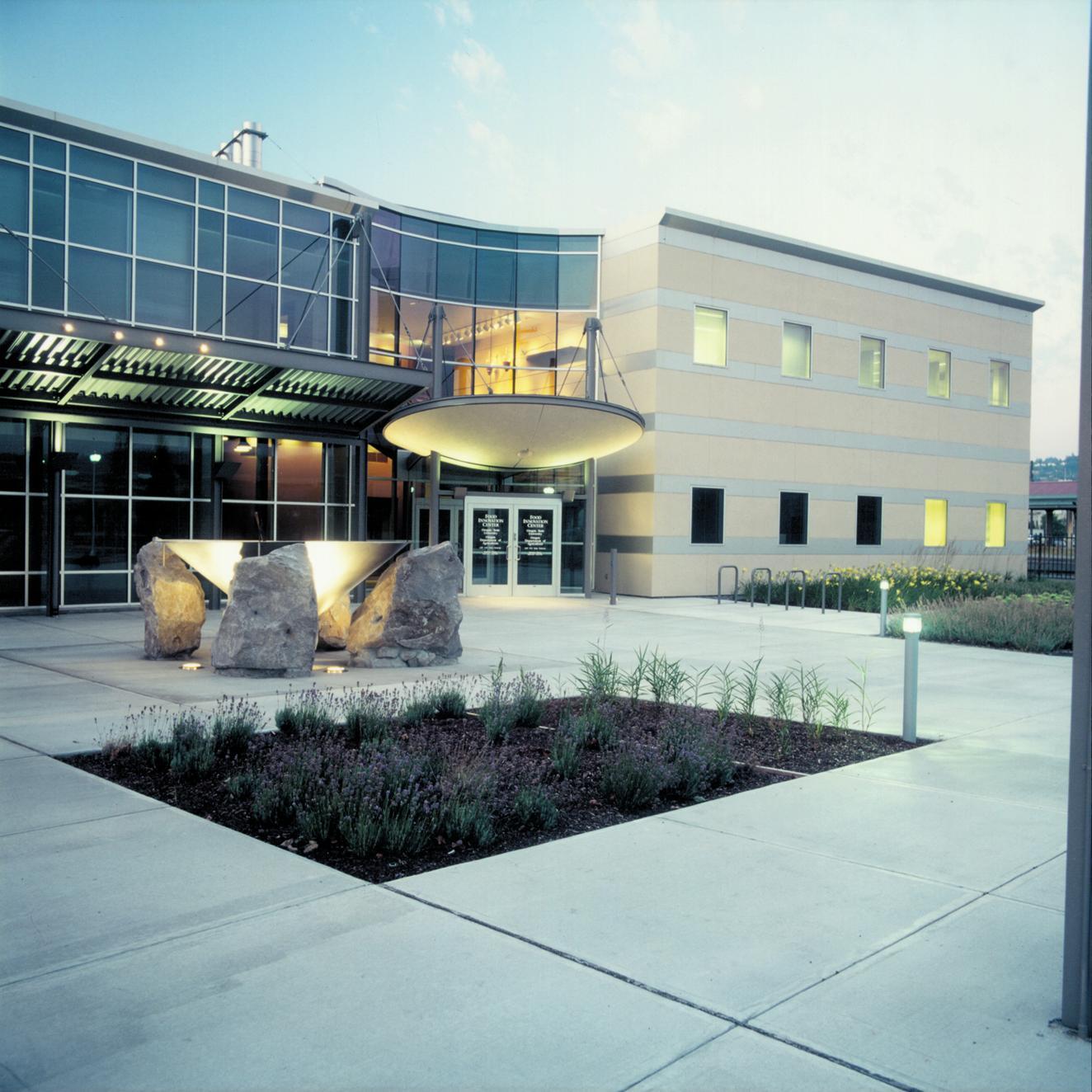 An Oregon State University  experiment station located in downtown Portland Oregon. Encouraging Food Entrepreneurism while promoting Northwest Agriculture.