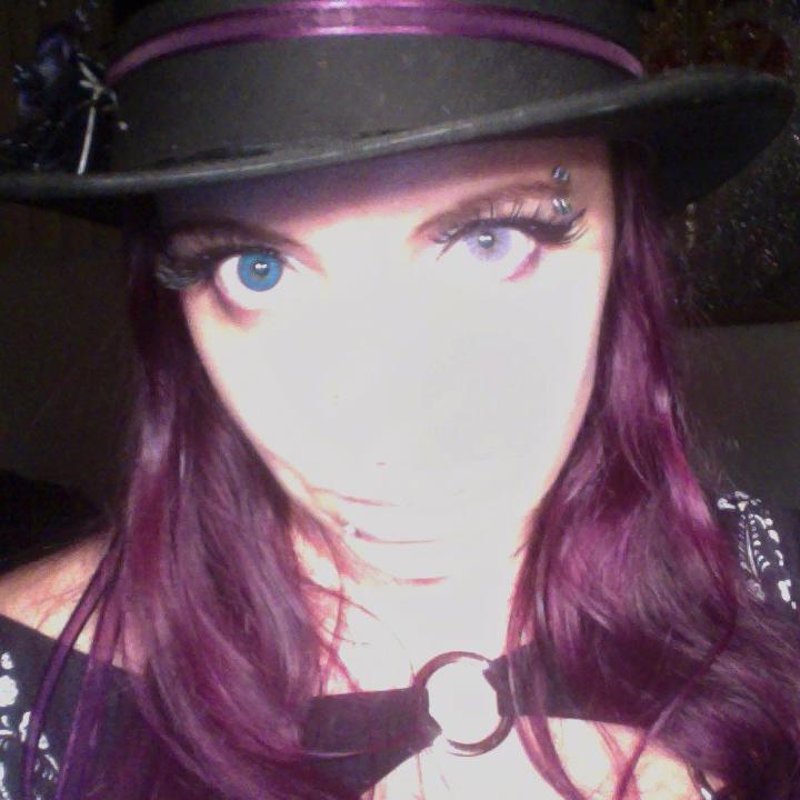 ReiWeiss's profile picture. Lover of words, hater of twitter. Just here to follow those I respect.