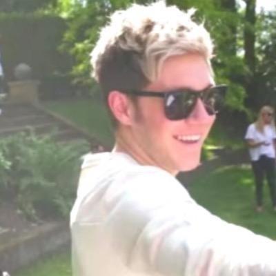Hello Everybody My Old Account Got Hacked ☹ So This Is My New Account ! Please Follow Me ☻
