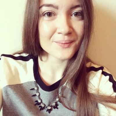 Content person. Senior content designer at DfE, I enjoy general-chatting, writing, comedy and fine cheeses. In that order • #COYW 🐺