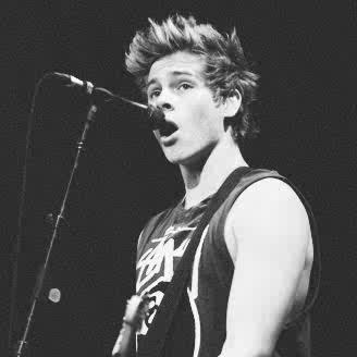 5sos write songs about girls that are too good for them but there are like 2M fans who want to ride that dick to fucking narnia