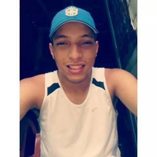 ∿ No meio de tαntαs pessoαs encontrei vc, entre tαntos sorrisos o seu me chαmou αtençαo e de tαntos erros vc foi meu αcerto ;$ ♥