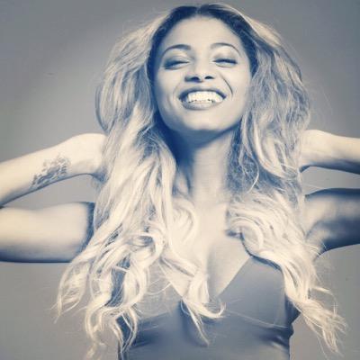 ericacardoso__'s profile picture. 