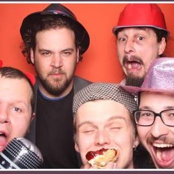 TheGoingGoods's profile picture. The sunnier side of hip hop.
Acoustic Hip Hop band,
Kishi de l'Allebone
Michael Doherty
Jack Carroll
Hassan Otsmane-Elhaou
Kush Cushion