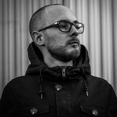 Ondernemer/creatieveling. 
Schilderingen | Grafisch ontwerp | Workshops | Studio113 | Havenkwartier Deventer | Kunst docent | Kunst&Cultuur | Standup | Muziek