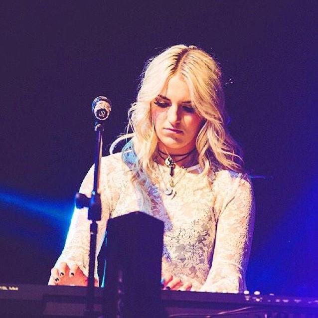 Hii! I'm Rydel. 1/5 of R5, dancer/keyboardist/singer. Love food and hello kitty. :) taken by this crazy Brit @fakefauxrp_