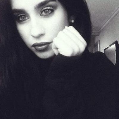 ola acabei de lhe dar follow gratis agr vc poderia seguir a conta @laurenojenta ??? esta em meta pfvr nao ignora muito obrigada
