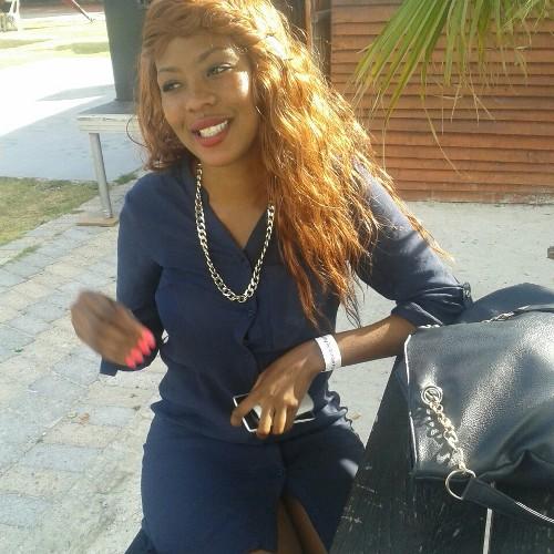 siya_guzi's profile picture. I'm Siyamthanda from Cape town im a free flow person I love 2 make friendship wth othr ppl.. I love laughing a lot im hppy vry hppy...