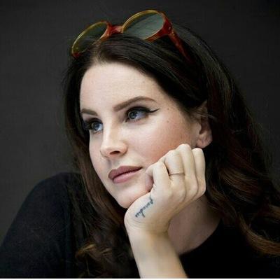 LANA DEL REY. 
QUEEN