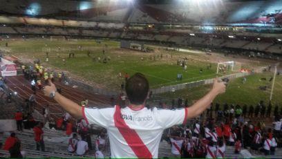 Lic en Adm de Empresas en Uade. Hincha y socio de River Plate