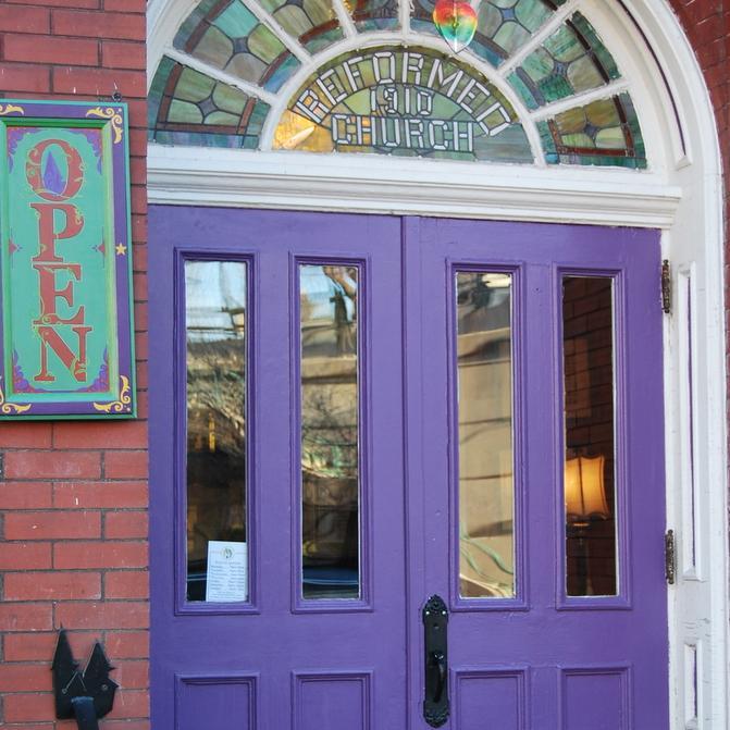 Award winning coffee house in 100 yr old church in historic downtown. Eclectic, comfy, friendly, best coffee, great food, local beer and wine. WiFi. Live music.