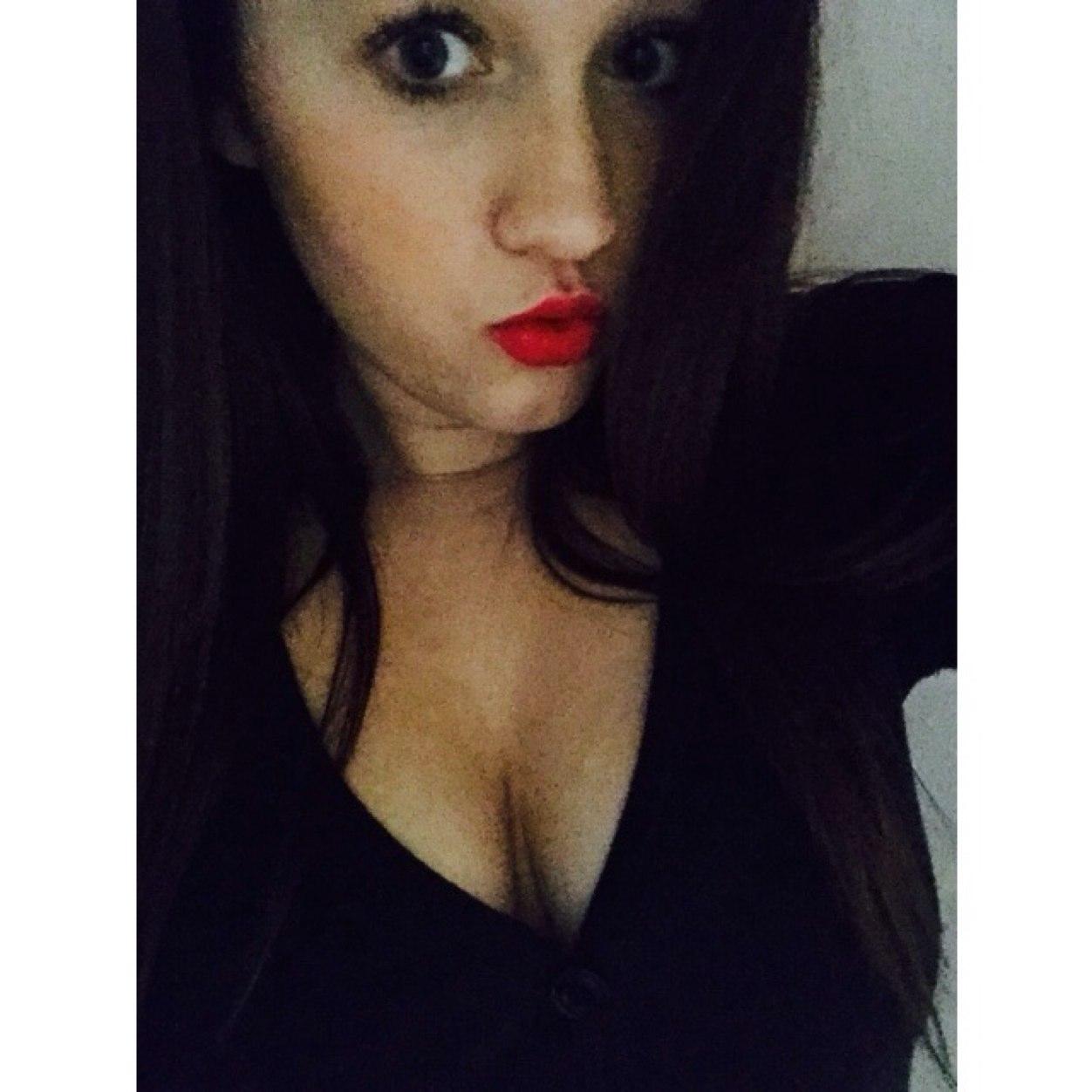 llawlley's profile picture. i dont have a thigh gap between my legs i have kian lawley so whos the real winner here