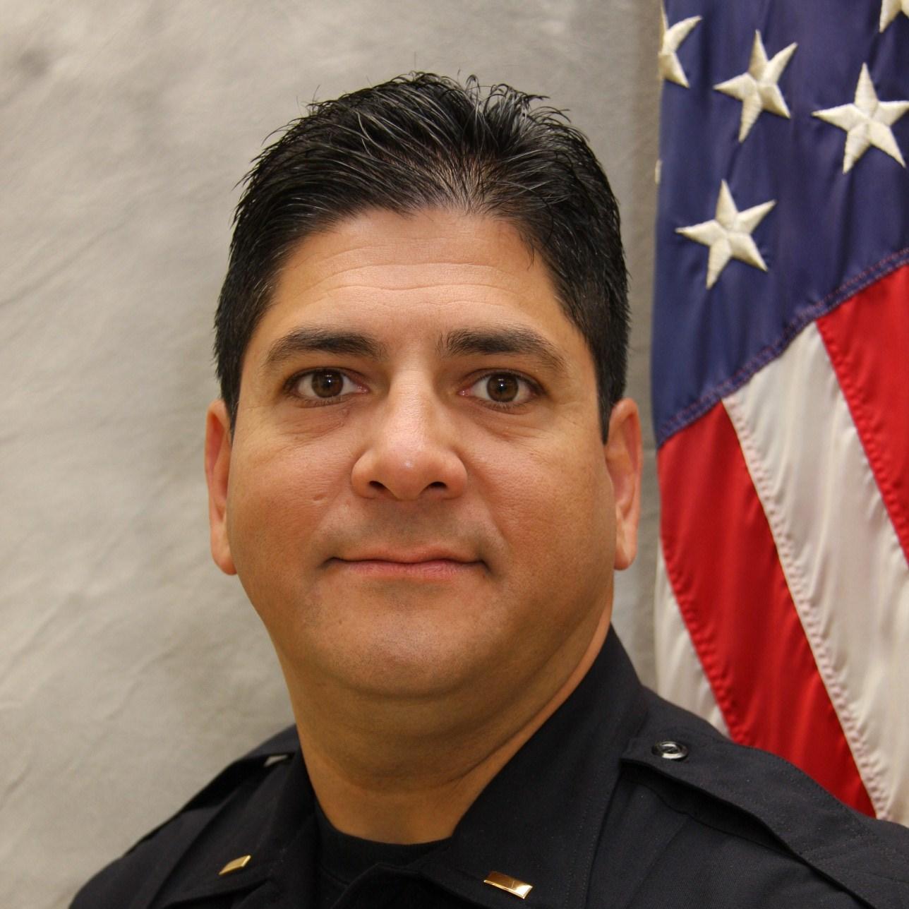 Dial 911 for emergencies! @ArcadiaPD West Area Commander using TW to share with, engage, & listen to our Community. Not monitored 24/7.