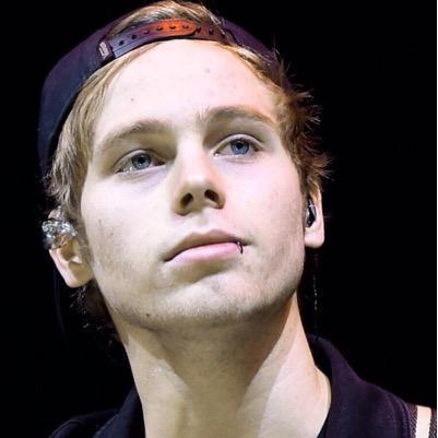 kdjdjskwsi's profile picture. 