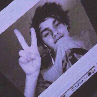 hi this is a free follow from @stylesftmikey :) (she follows back !!)