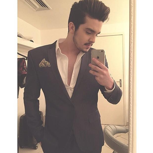 Carrego esse amor incondicional no peito desde 2011 ʚ Oficializado em 20/08/2012 @luansantana Seguiu ---/---/--- ♥ Since: 12/10/2011.